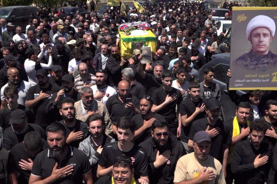 المقاومة الإسلامية وأهالي بلدة مقنة يشيّعون الشهيد الشيخ ذو الفقار مجد السفاف