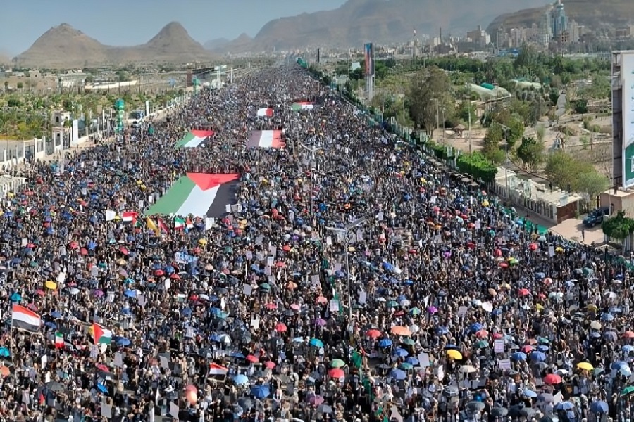 المسيرات المليونية في صنعاء: واثقون بقدرة إيران على تلقين العدو أقسى الدروس