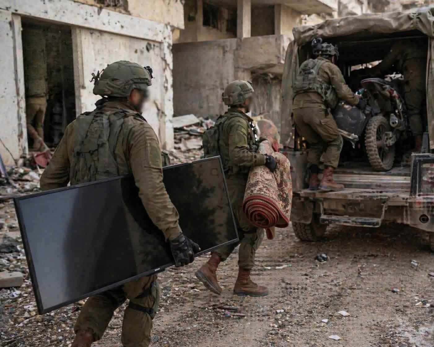 بعد جرائم القتل والتدمير.. جنود الاحتلال ينهبون ممتلكات الجنوبيين في لبنان