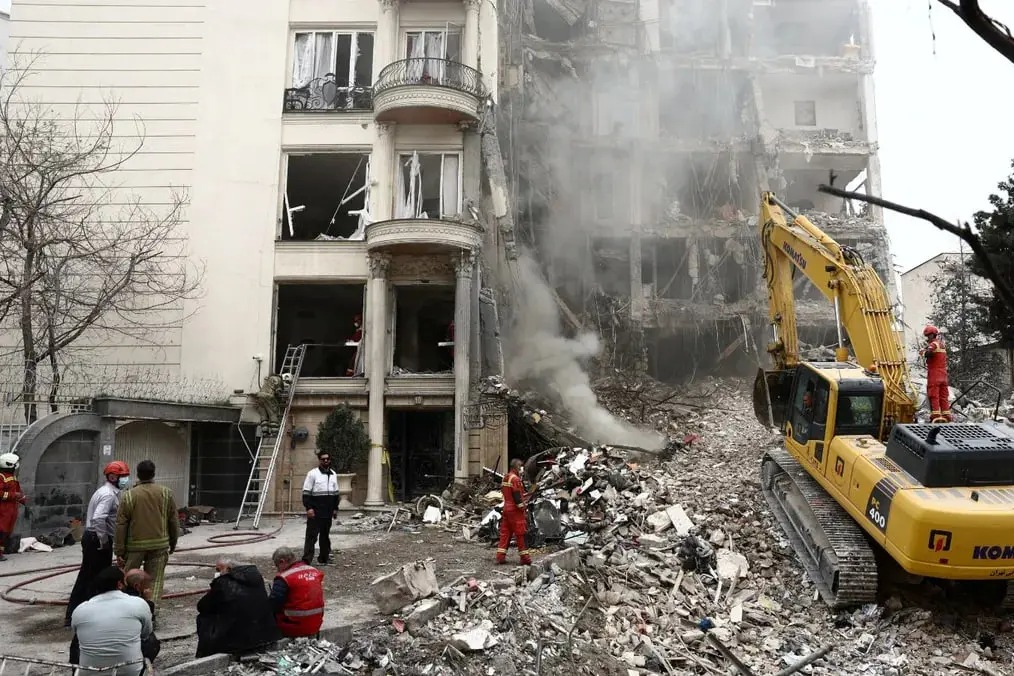 إيران تستهدف صناعات الألمنيوم ومقر قيادة الكتائب الميكانيكية الأميركية في الخليج