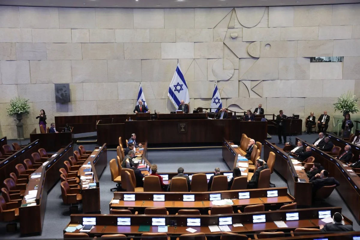 استطلاع i24NEWS: مفاجأة آيزنكوت وصعود قوى جديدة مقابل تراجع لابيد وغانتس