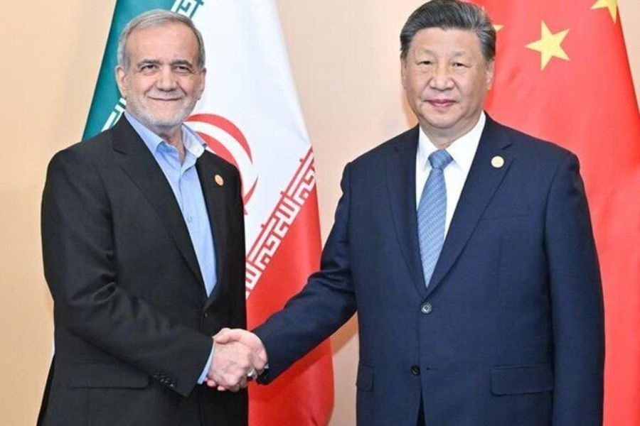 شي جين بينغ يلتقي بزشكيان.. دعم لإيران في استخدام الطاقة النووية وتعميق للتعاون