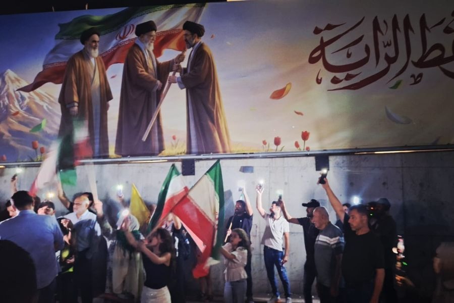 بالصور| تجمعٌ أمام السفارة الإيرانية في بيروت وفاءً وعرفانًا لوقوفها إلى جانب لبنان
