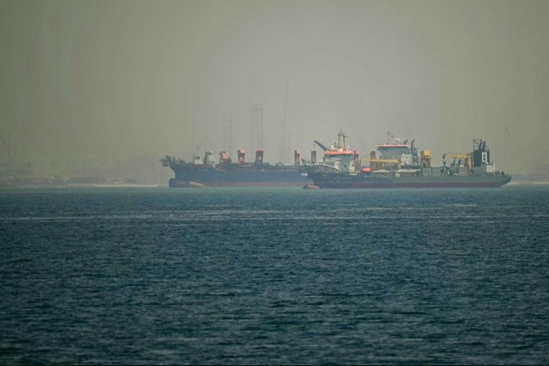 فيديو| سيطرة بحرية الحرس الثوري على سفينتين مرتبطتين بالكيان الصهيوني في مضيق هرمز