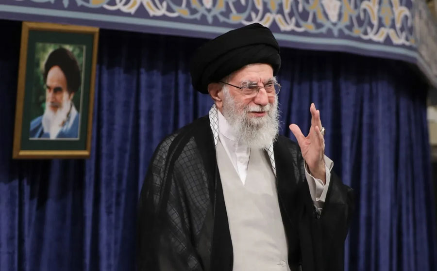 الإمام الخامنئي: إيران لا تخشى أميركا.. ووجّهنا ضربة بالغة الحساسية