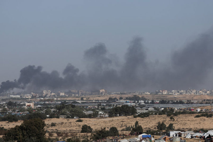 أكثر من 30 غارة على خان يونس.. والاحتلال يغتال قياديًا من ألوية الناصر صلاح الدين