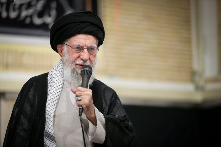 الإمام الخامنئي: الشعب الإيراني أجبر العدو على التراجع