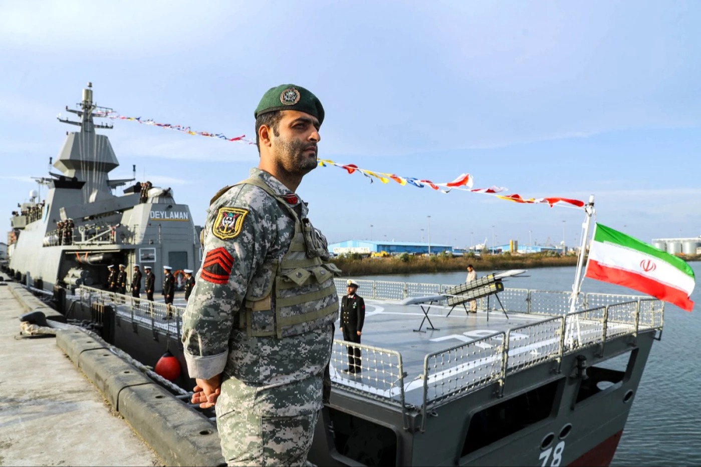 الجيش الإيراني يستهدف مراكز حساسة في ميناء 