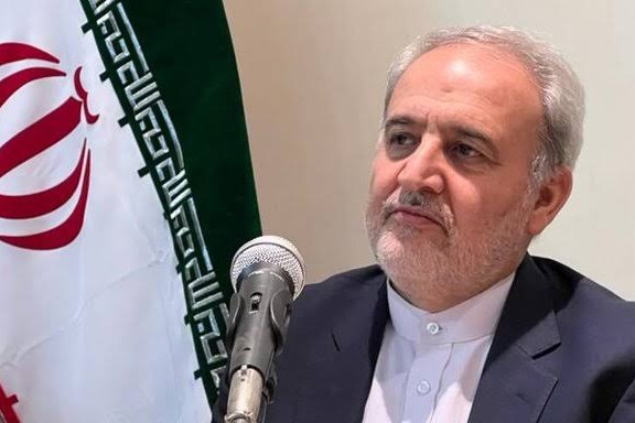 السفير الإيراني في باكستان: المنطقة والعالم ينتظران نتائج المحادثات الدبلوماسية