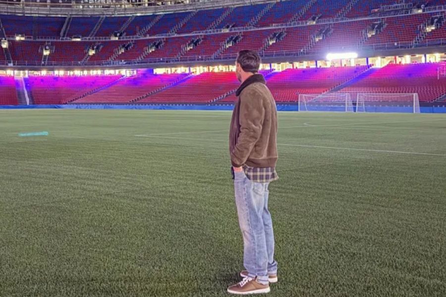 ميسي في زيارة مفاجئة إلى ملعب كامب نو: آمل أن أعود يومًا ما