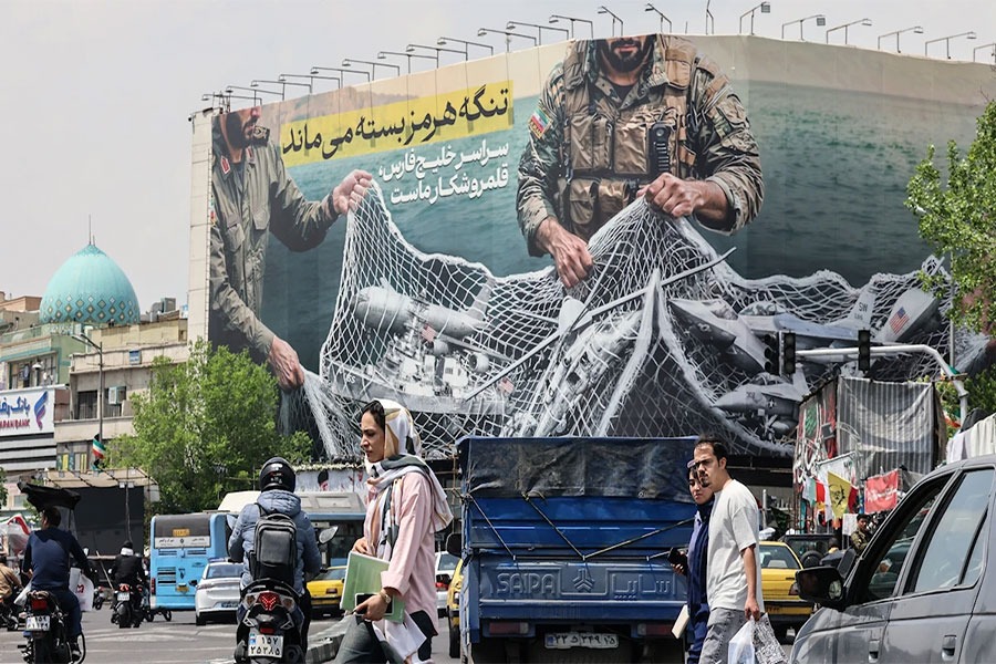  بدء هجمات على سفن «هرمز»: إيران تعيد رسم المعادلة البحرية