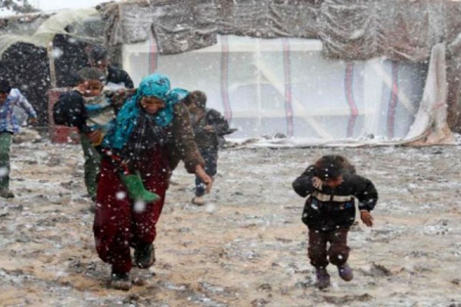 الشتاء يقترب من غزّة.. والنازحون بين البرد والجوع والمجهول