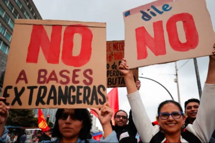 استفتاء في الإكوادور: لا لعودة القواعد الأميركية