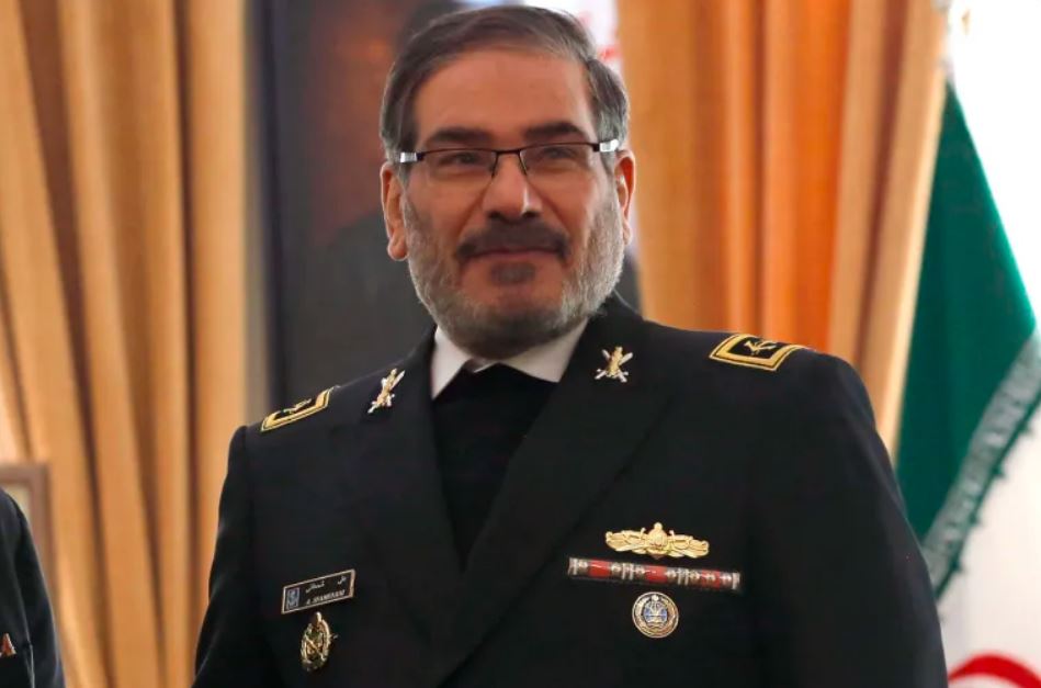 شمخاني أمينًا لمجلس الدفاع الإيراني.. ورضائي: الصواريخ وتخصيب اليورانيوم خط أحمر 