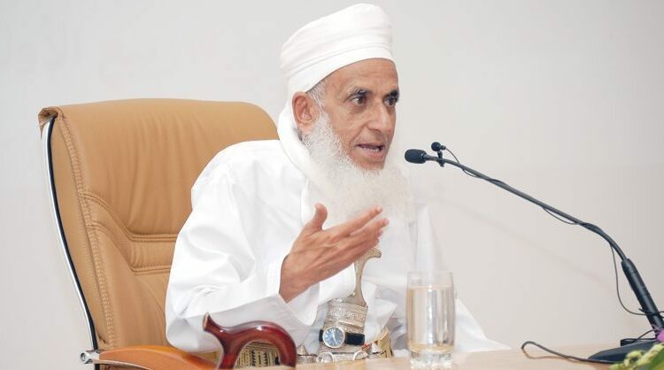 مفتي عمان: أهنّئ الإيرانيين قيادةً وشعبًا والعدوان عليهم لم يحقّق أثرًا يُذكر