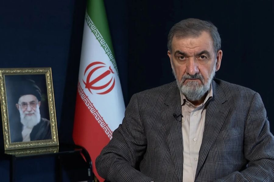 رضائي: واشنطن سوف تحترق في جحيم أكبر في المنطقة مع كل خطوة خطيرة تخطوها