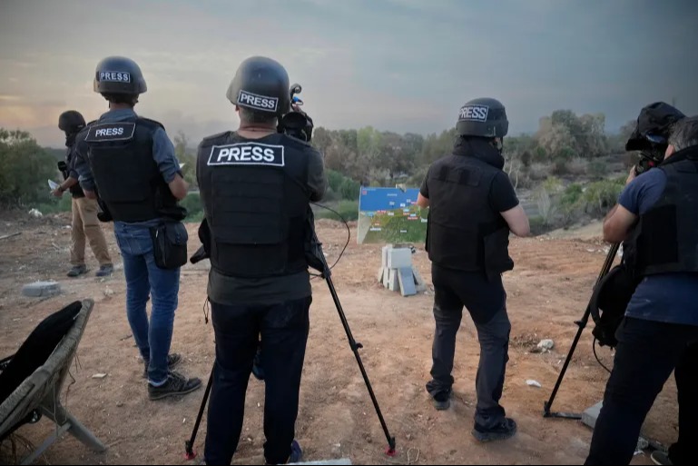 العدو يواصل منع الصحافة الأجنبية من دخول غزة