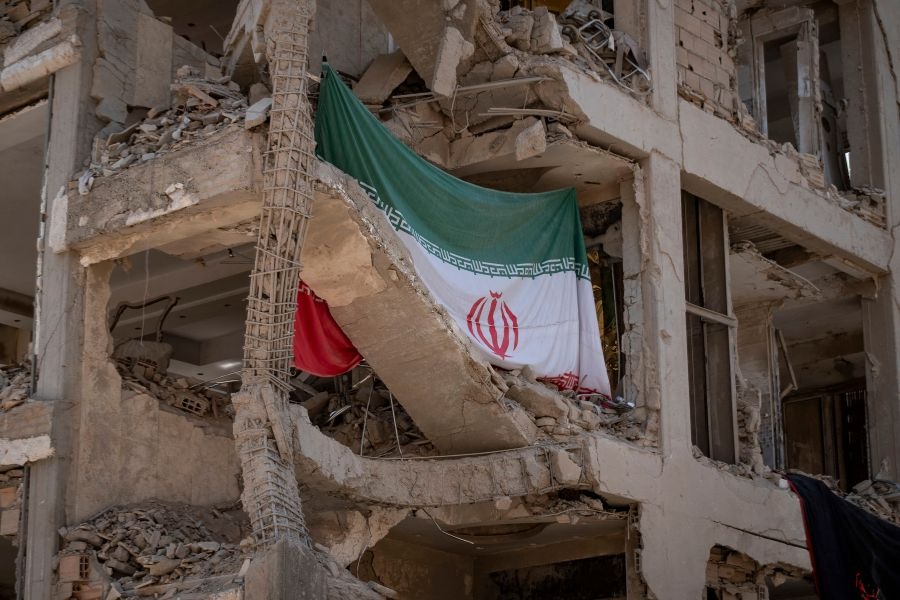 كاتب أميركي: الحرب مع إيران كشفت التوتر الشديد في العلاقات الأميركية 