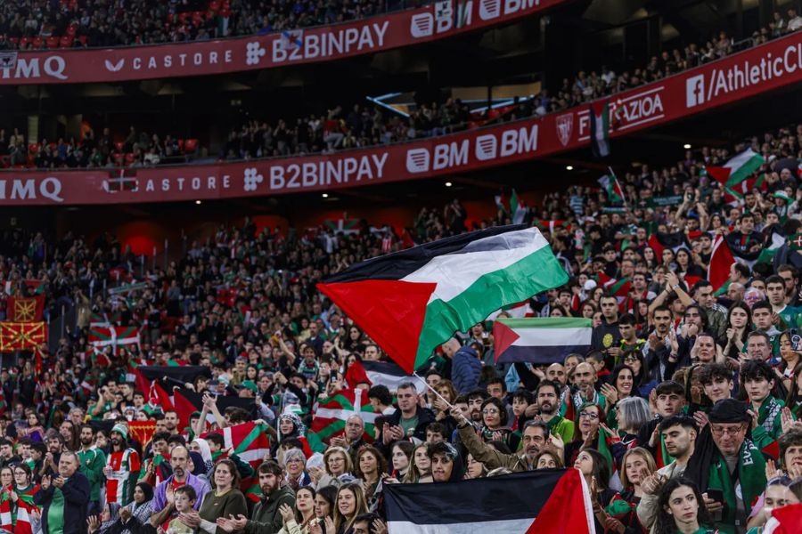 مباراة بين منتخبَي فلسطين والباسك تتحوّل إلى مظاهرة جماهيرية تطالب بالحرية لفلسطين