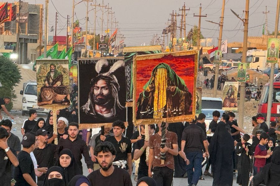 بالصور.. الآلاف يحيون الأربعين في مقام الإمام زين العابدين (ع) بسهل نينوى