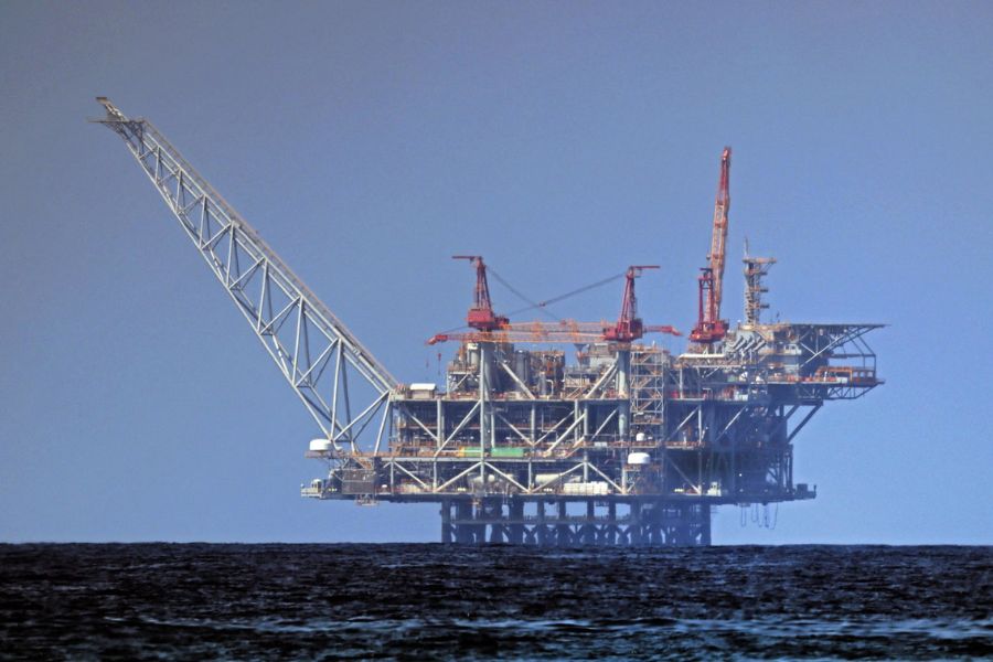 العدو يُشهر سلاح الغاز بوجه مصر