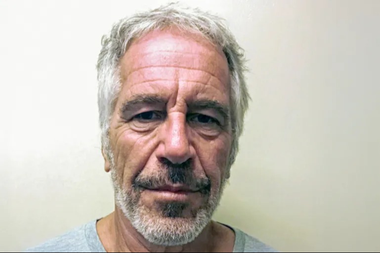 كيف برّر جيفري إبستين جرائمه؟