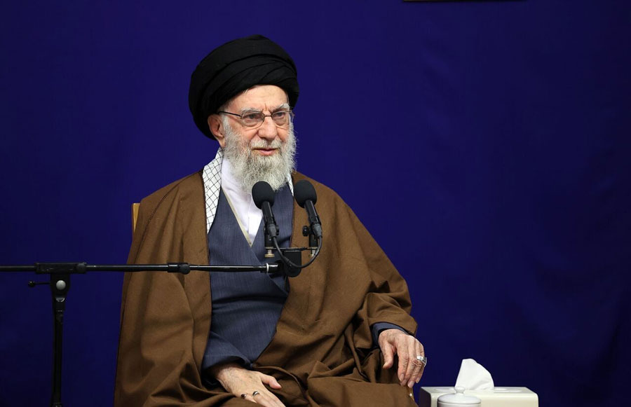 الإمام الخامنئي: الإبداع العلمي والفكر السياسي ميزتان بارزتان للعلامة النائيني