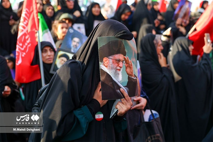 لليوم الثالث.. انطلاق مراسم تشييع الجثمان الطاهر للإمام الخامنئي في طهران