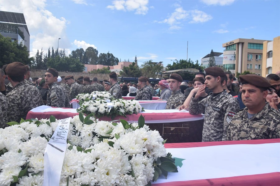 تشييع شهداء أمن الدولة في صيدا وسط الحزن والعهد على مواصلة المسيرة