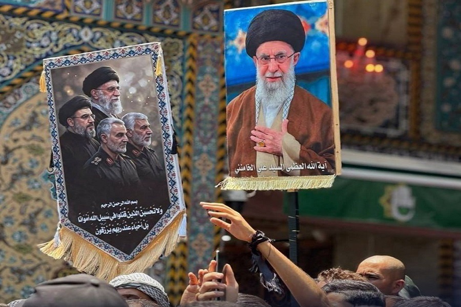 بين الحشود المليونية.. صور الشهيد الامام علي الخامنئي حاضرة في ركضة طويريج بكربلاء 