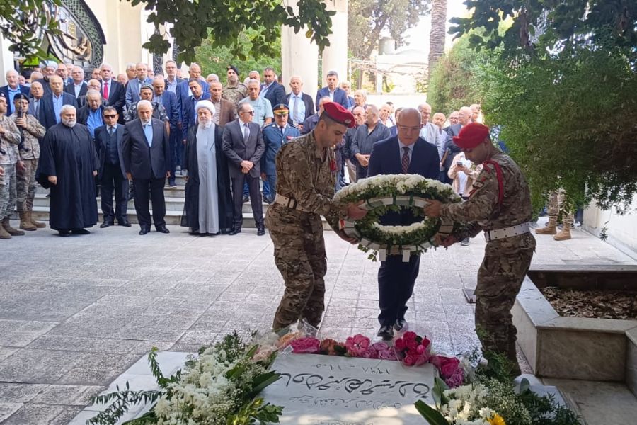 وزير العمل وضع إكليلاً من الزهر على ضريح الرئيس عسيران في صيدا