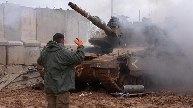 كاتب صهيوني يسأل: من يكذب على الجمهور في 