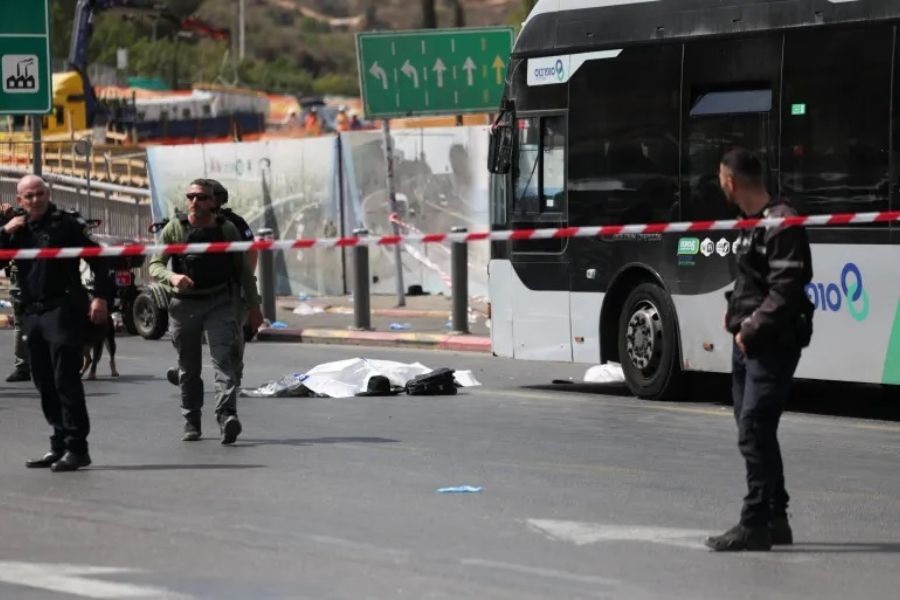 فصائل المقاومة الفلسطينية تبارك عملية القدس: رد على العدوان على غزة ورسالة عقاب 
