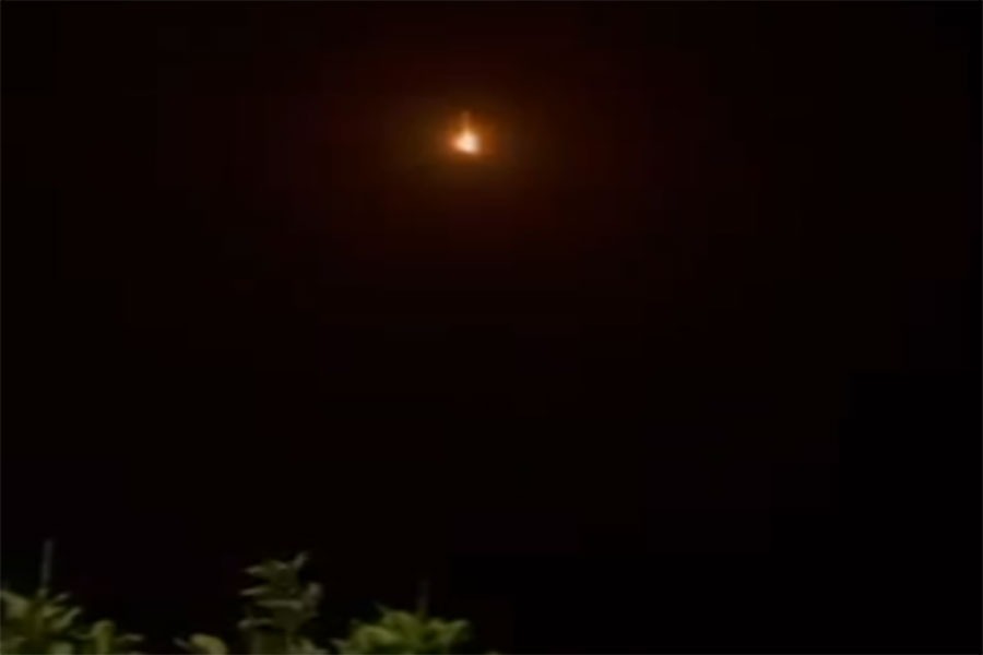 فيديو: الدفاعات الجوية الإيرانية تسقط مسيّرة أميركية في أجواء مدينة جم جنوب إيران