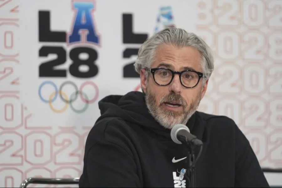 بعد كشف رسائل إلكترونية مع ماكسويل.. رئيس لجنة أولمبياد لوس أنجلوس يطرح وكالته للبيع 