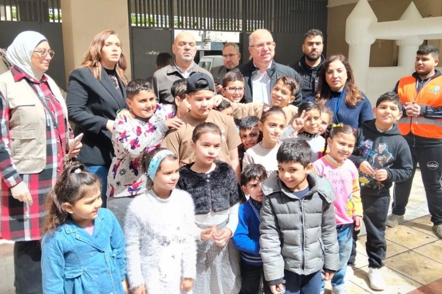 جولة لوزير العمل على النازحين في مدارس قصقص والظريف: سنبذل كل جهدنا لتأمين احتياجاتهم
