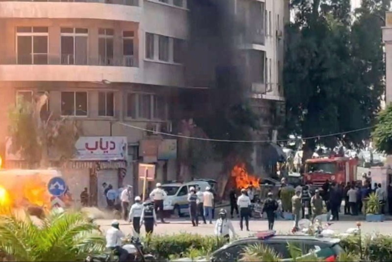 انفجاران قرب وزارة السياحة في دمشق خلال زيارة ماكرون وإصابة 18 شخصًا 