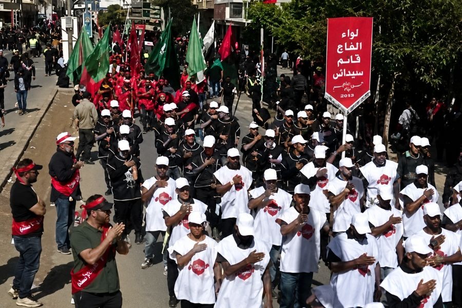 بعلبك تحيي أربعينية الإمام الحسين (ع) بمسيرة حاشدة