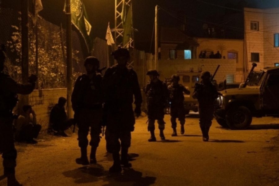 العدو يشن حملة اقتحامات واعتقالات واسعة في الضفة الغربية طالت طولكرم وجنين ورام الله