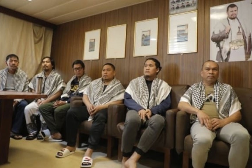 صنعاء تفرج بوساطة عُمانية عن طاقم سفينة 