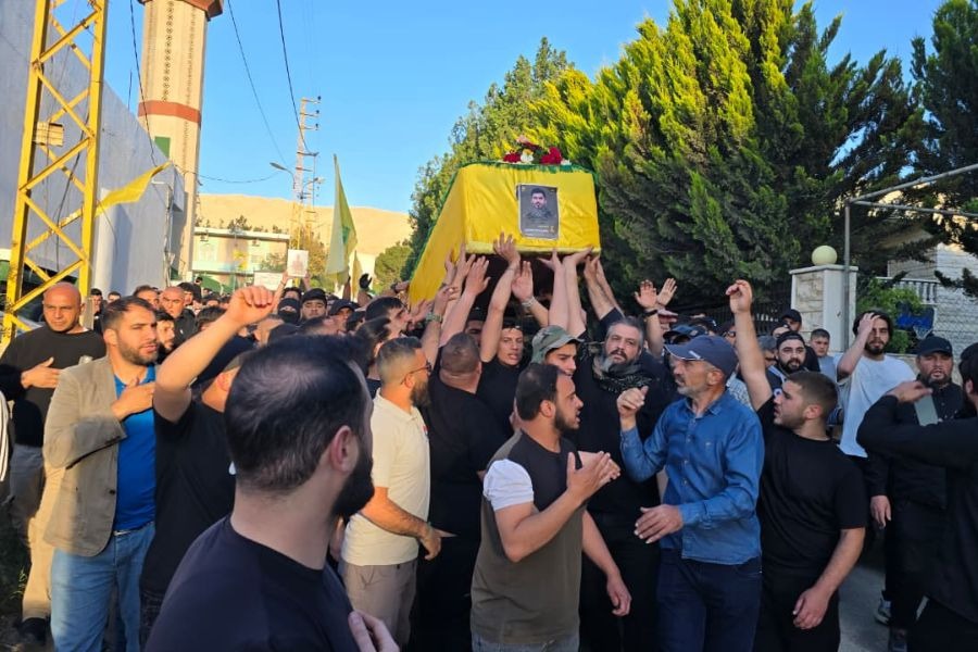 جمهور المقاومة الإسلامية وأهالي بلدة العين شيّعوا الشهيد عباس محمد عبده المصري