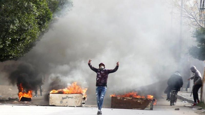تونس: الاحتجاجات تتسع والداخلية تحذر من انتشار الفوضى