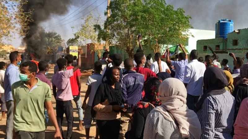 السودان: مقتل فتى وطبيب خلال الاحتجاجات وإضراب شامل في المستشفيات الحكومية