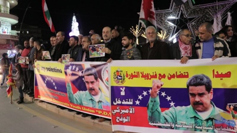بالصور .. وقفة تضامنية مع فنزويلا في ساحة النجمة في صيدا