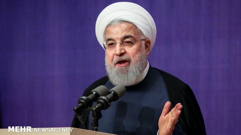 روحاني من امام ضريح الإمام الخميني في طهران : الثورة وحدت أبناء المجتمع الإيراني بوجه عدو واحد