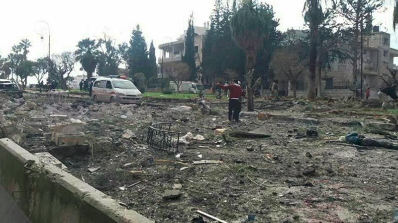 عشرات القتلى والجرحى في تفجيرين استهدفا موكب الجولاني وسط إدلب