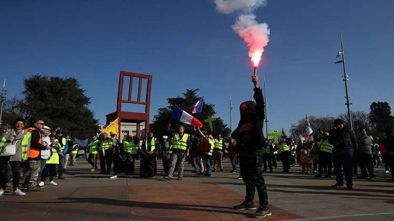 محتجو السترات الصفراء يواصلون تحركهم للأسبوع الـ 15