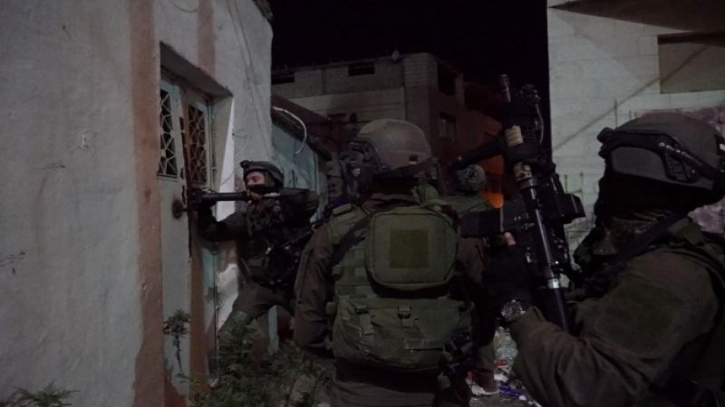 الاحتلال يعتقل 125 فلسطينيا في سياق مطاردة منفّذ عملية