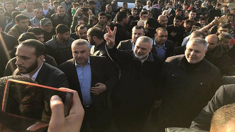 هنية يشارك في مسيرات العودة ويحذّر الإحتلال: القادم أصعب