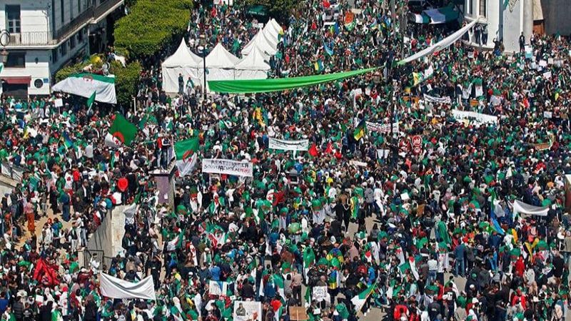 مليون متظاهر جزائري يطالبون بتطبيق المادة